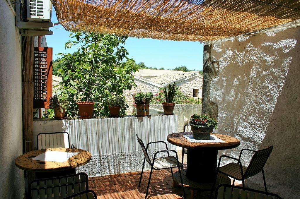 Vinciucci Bed and Breakfast Ispica Buitenkant foto