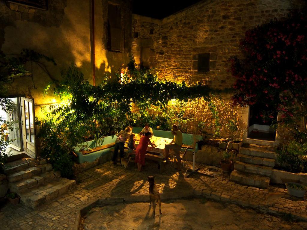 Vinciucci Bed and Breakfast Ispica Buitenkant foto
